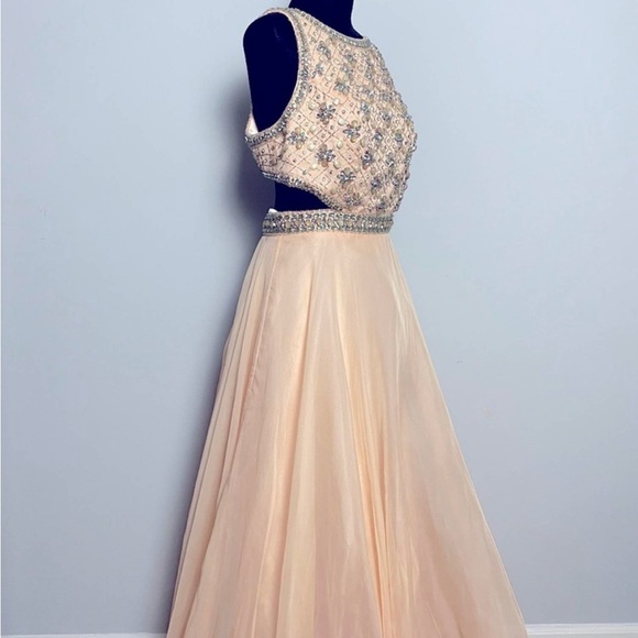 NWT Mac Duggal | Jeweled Beaded Halter Evening Gown In Peach Sorbet Size 12 - Picture 4 of 5